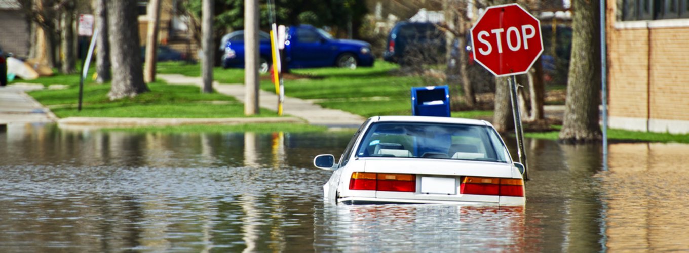 Auto po powodzi – jak rozpoznać samochód po powodzi Auto po powodzi – jak rozpoznać samochód po powodzi