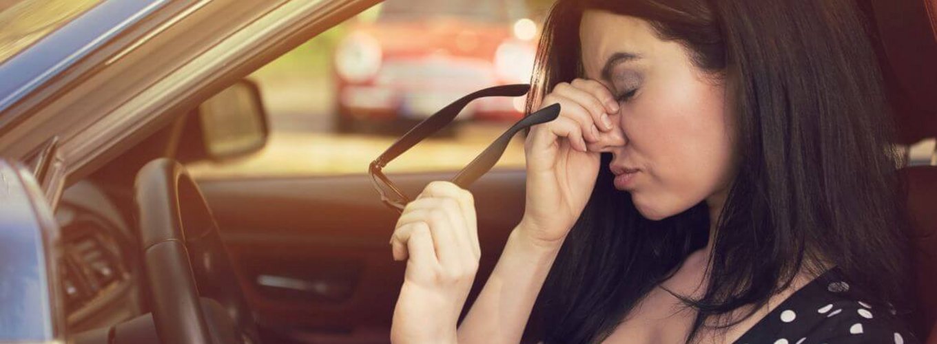 Młoda kobieta użytkuje samochód po śmierci właściciela