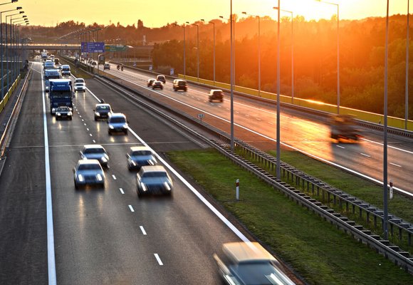 Autostrady w Polsce – jak dużo ich jest i jak z nich korzystać? Jakie są opłaty za autostrady i drogi ekspresowe w Polsce?